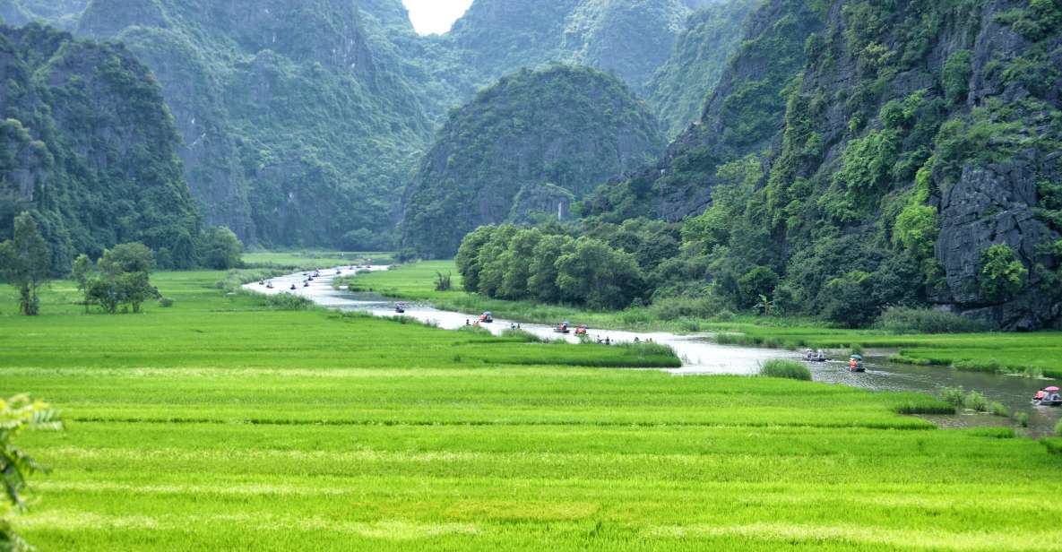 Hoa Lu-Mua Cave-Tam Coc-Bich Dong-Thung Nham National Park - Mua Cave and 500 steps on Lying Dragon Mountain