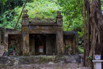 Hoa Lu - Mua Cave - Tam Coc/Trang An - DELUXE Small Group Tour - Mua Cave (Hang Mua): the 500 steps and the big viewpoint payoff