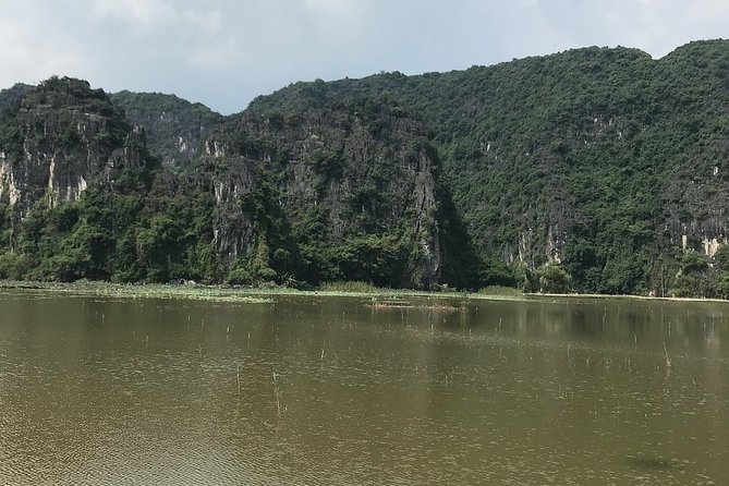 Hoa Lu - Tam Coc: Boat Trip and Bicycle Ride - What can go wrong: extra stops and late-day rain