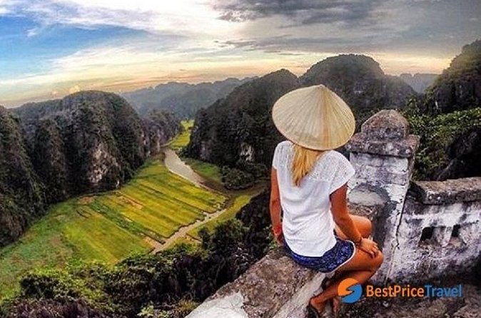 Hoa Lu - Tam Coc Full day Deluxe Small Group - Guides and communication: what the human side looks like
