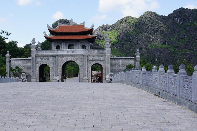 Hoa Lu Tam Coc Full Day Tour: Small Group Tour & Buffet Lunch - Guide Style, Group Size, and Comfort: What Changes Day-Trip Quality