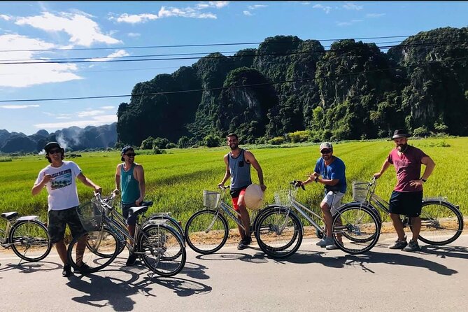 Hoa Lu - Tam Coc - Mua Cave 1 Day with Cycling, Hiking, Lunch - Stop 1: Hoa Lu Temples of the Dinh & Le Dynasties