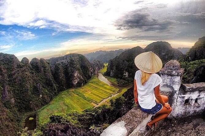 Hoa Lu - Tam Coc - Mua Cave 1 Day with Cycling, Hiking, Lunch - Included Lunch: Vietnamese Dishes Without the Planning Headache