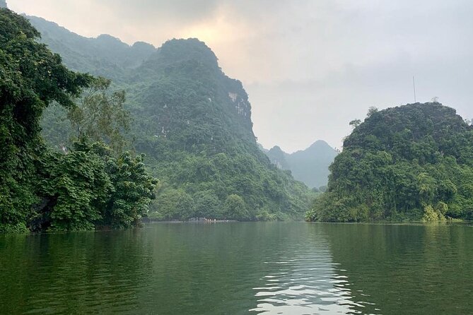 Hoa Lu - Tam Coc - Mua Cave Full Day - LIMOUSINE - The Buffet Lunch at Hoa Lu Area: Good Food Without the Guesswork