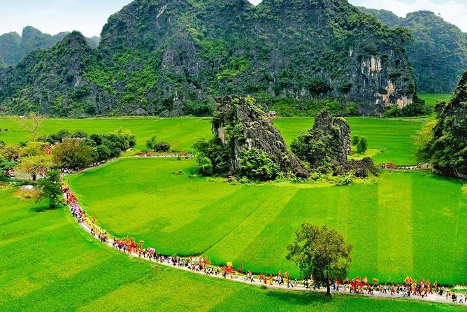 HOA LU -TRANG AN -MUA CAVE Full Day Including Boat Entrance Fees and Lunch - Hoa Lu Temples: Dinh & Le Dynasties without getting lost