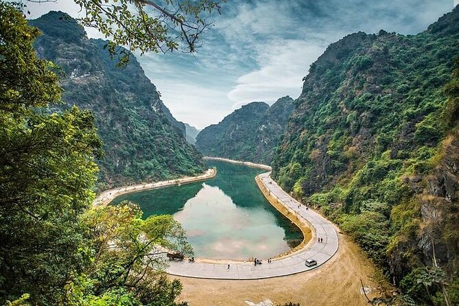 Hoa Lu – Trang An – Mua Cave Fullday Tour - Mua Cave: the almost 500 steps that pay off with Tam Coc views