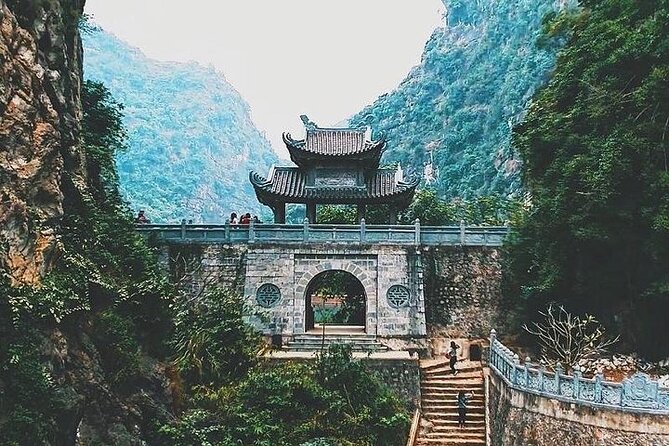 Hoa Lu – Trang An – Mua Cave Fullday Tour - Guides and group size: what makes the day feel easy