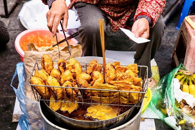 (HOT) Hanoi Guided Street Food and Train Street Tour with Local - Stop 1: Hanoi Train Street, Narrow Houses and Rails Where You Walk