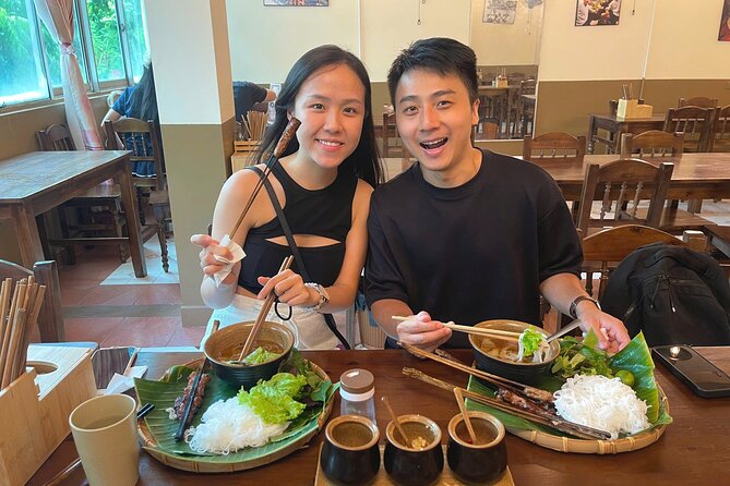 (HOT) Hanoi Guided Street Food and Train Street Tour with Local - Jinny’s Pace and Why Small Groups Make Street Food Better