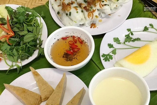 [HOT] Hanoi Old Quarter Walking Street Food - Small Group Tour - Train Street add-on: a drink while you wait for the train