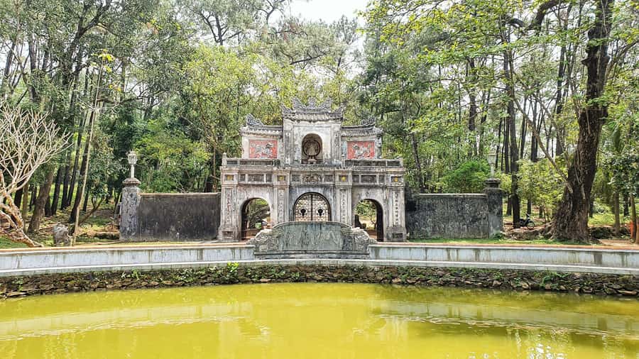 Hue: Royal Tombs & Imperial City Tour by Private Car - What this Hue tour is really like
