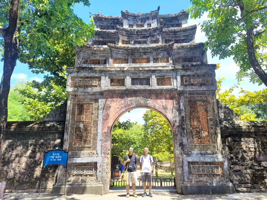 Hue: Royal Tombs & Imperial City Tour by Private Car - Royal tomb tour: Khai Dinh vs. Minh Mang vs. Tu Duc