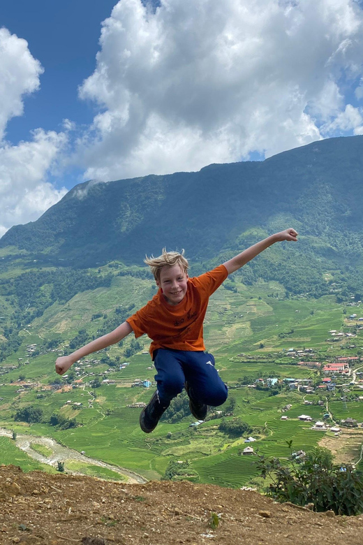In Sapa: 1 Day Mountain Trek, Visit beautiful villages - Sa Seng mountain: Fansipan and the Muong Hoa rice terraces payoff