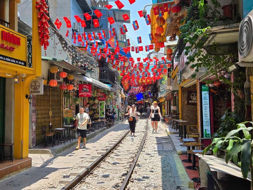 Incense Village & Hanoi Tour With Train Street - Small Group - West Lake’s Tran Quoc Pagoda: Buddhism at an ancient address