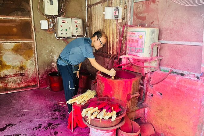 Incense Village, Hat & Lacquer Artisanal Tour Options From Hanoi - Ha Thai Village lacquer painting: hands-on color, with a catch