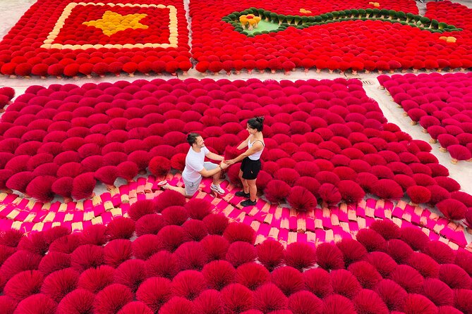 Incense Village Quang Phu Cau, Hat, Lacquer Hanoi Artisan Tour - Guides and group energy: what you should expect from the human side