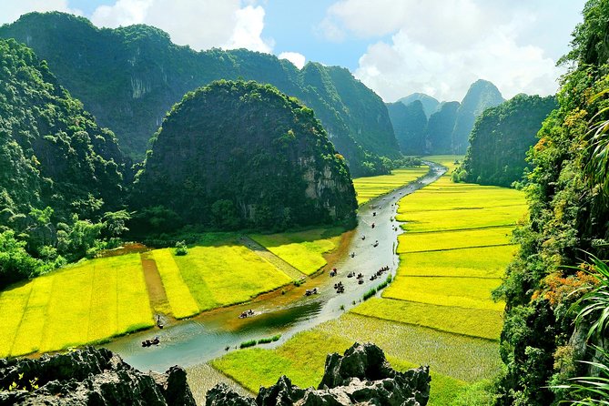 Incredible Hoa Lu Tam Coc 1 Day With Small Group & All Included - Sampan on the Ngo Dong River: the Tam Coc cave moment
