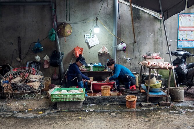 Into the Thieves Market Hanoi Photo Tour - The ping-pong/table tennis hall: motion, focus, and energy