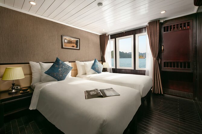 La Regina 2 days tour in Halong Bay & Bai Tu Long Bay - 4 star - Dinner aboard: the “glam” part you actually notice