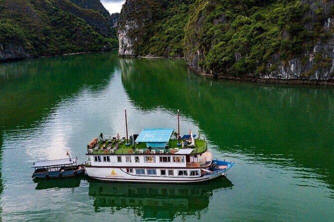Lan Ha bay Boutique cruise 3D/2N trip: kayaking, swimming, biking, & meals - Lan Ha Bay, organized like a good plan (not a chaotic one)