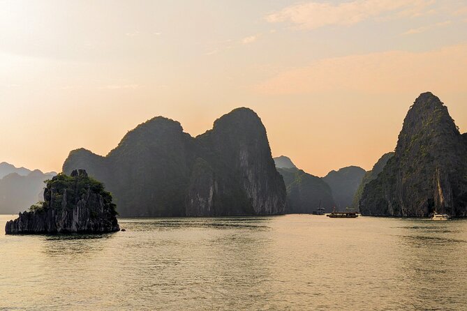 Lan Ha Bay Day Tour From Ha Noi - Daiichi Cruise (VIP1) - Viet Hai ancient village: tram ride and anti-American era houses
