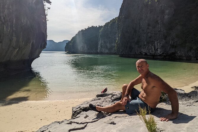 Lan Ha Bay Day Tour from Hanoi & Cat Ba Town - Serenity Boutique - Lunch on Board: Seafood, Vietnamese Comfort Food, and a Vegetarian Option