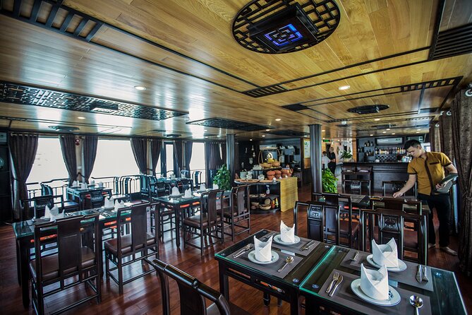 Lan Ha bay deluxe cruise 2D/1N: kayaking & swimming at pristine places & meals - Lan Ha Bay by traditional boat: why this feels calmer