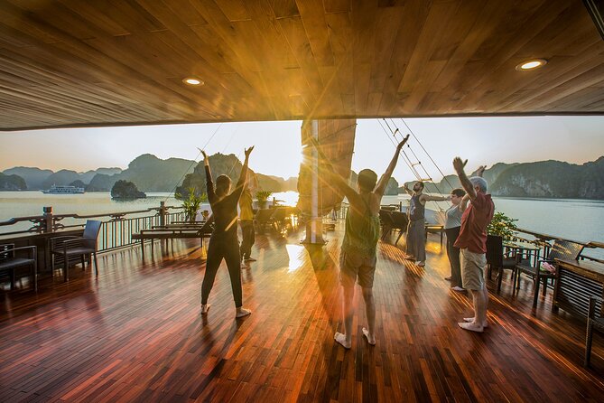 Lan Ha bay deluxe cruise 2D/1N: kayaking & swimming at pristine places & meals - Hanoi pickup and Cat Ba check-in: the logistics that make or break the day