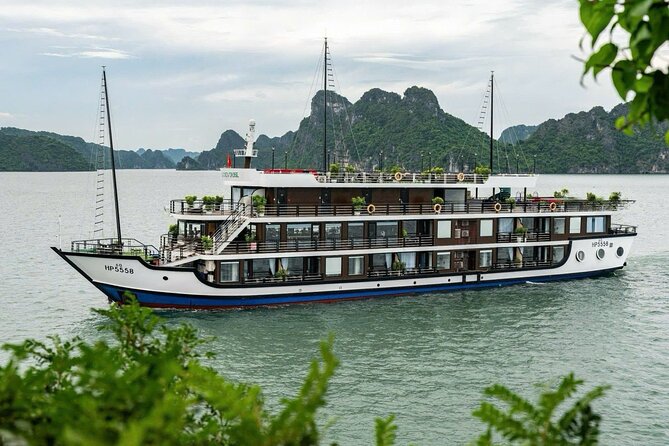 Lan Ha - Ha Long Bay 5Star cruise-Private balcony cabin 2day trip - Day 1 Near Tra Báu, Plus Kayak and Swim Time in Lan Ha Bay