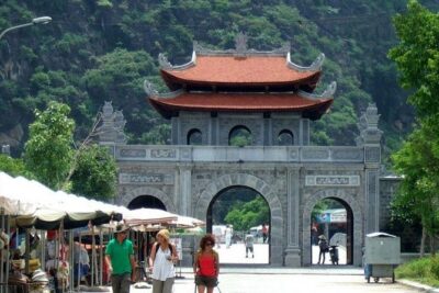 Luxury Hoa Lu - Tam Coc 1 Day Tour From Hanoi - By Limousine & Small Group - Getting to Hoa Lư: bus comfort, included extras, and what you should bring
