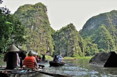 Luxury Hoa Lu - Tam Coc - Mua Cave 1 Day Tour - By Limousine & Small Group - Tam Coc by bamboo boat: why the 1.5 hours feel like the heart of the tour
