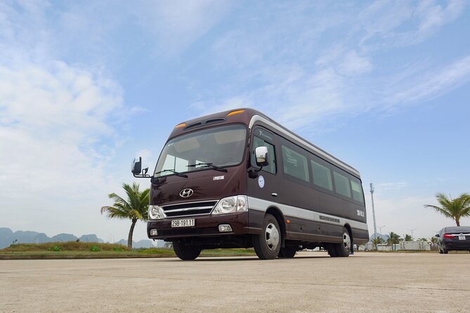 Luxury Limousine Bus transfer Ha Noi Old Quarter to Ha Long Bay - The onboard human touch: driver support and guide help