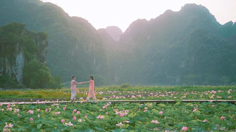 Luxury Limousine Tour: Hoa Lu, Trang An/Tam Coc & Mua Cave - A one-day limousine run from Hanoi that actually feels easy