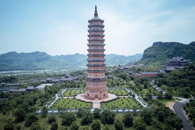 Luxury Ninh Binh Tour to Tam Coc, Mua Cave, Bich Dong Pagoda - Lunch break with local flavor before the boat