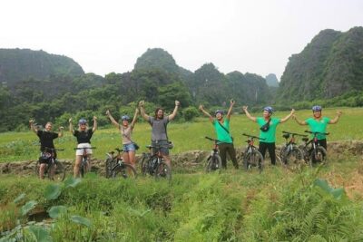 Luxury Small Group Tour in Tam Coc, Mua Cave, Bich Dong Pagoda - Biking toward Bich Dong and the Thai Vi Temple scenery stops
