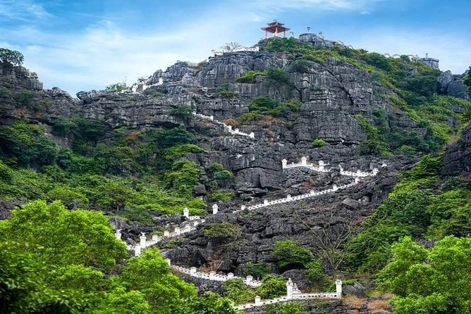 Luxury Trang An - Bai Dinh -Mua Cave/ Limousine Car/ Full service - Mua Cave and the 500 steps: the best late-afternoon viewpoint