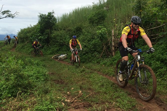 Mai Chau 3 days electric mountain bike trails - The Hanoi to Hoa Binh transfer: getting your bearings fast