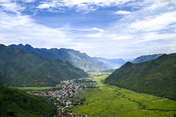 Mai Chau Day Tour from Hanoi – Bike & Ethnic Village Experience - Getting from Hanoi to Mai Chau: early pickup and real travel time