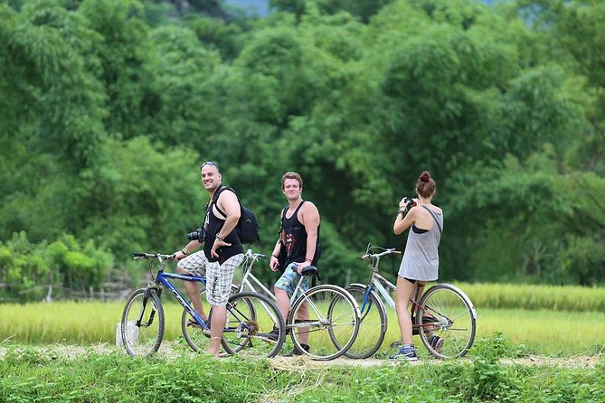Mai Chau Private Day Tour: Hiking & Biking in Pristine Landscapes - Cycling Through Lac Village and Pom Coong: Village Work at Bike Speed