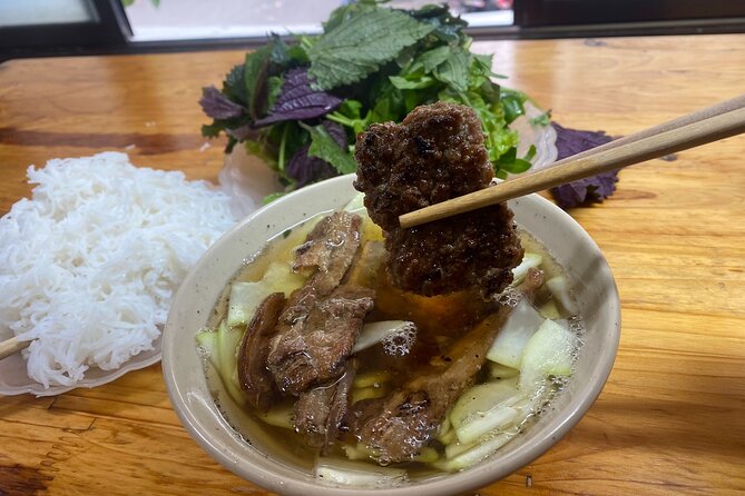Minh's Unique Street Food Adventure - Learning while you eat: ingredients, history, and local habits