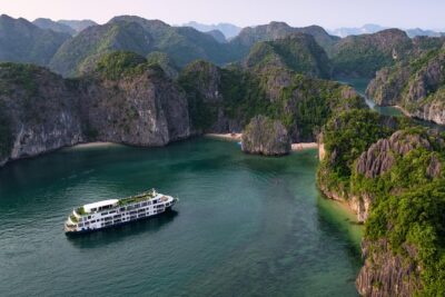 Mon Chéri Cruises 5 star: Amazing 3 days exploring Halong & Cat Ba island - Day 1 in Lan Ha Bay, then Ha Long Bay: getting the wow early