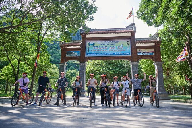Multi Day Tour in Ninh Binh and Halong from Hanoi - Tam Coc evening and your bungalow night: why it breaks the day in the right place