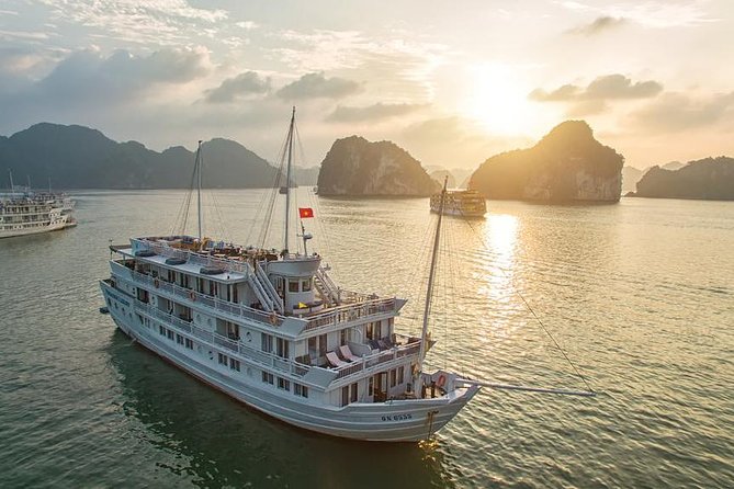 New Cruise Ha Long - CATAMARAN PREMIUM - Lunch, cooking demo, and the 16:00 to 17:00 sunset tea ceremony