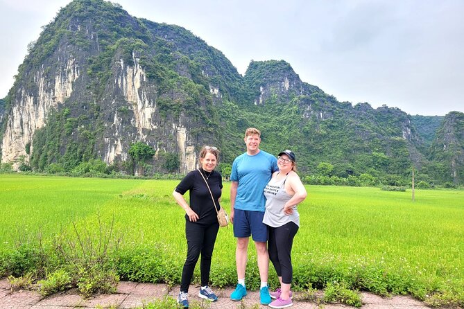 Ninh Binh 1 Day Tour(Tam Coc - Mua Cave - Bich Dong) - Cycling Through Rice Fields and a Local Family Stop