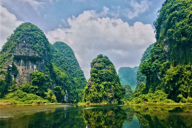 Ninh Binh 2 Days 1 Night Tour: Unique Itinerary - Dong Van Market and Bich Dong Pagoda in one smooth morning