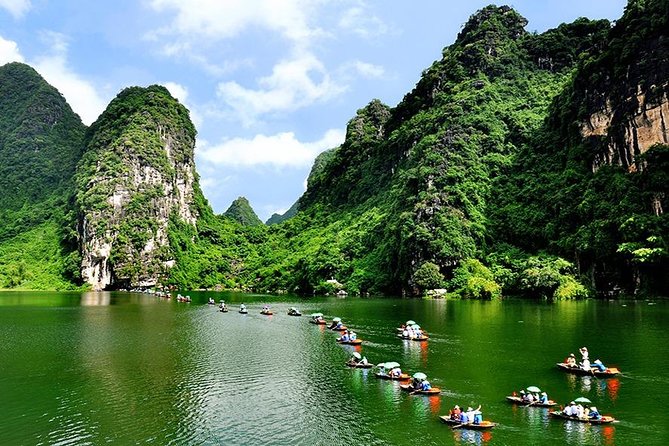 Ninh Binh 2D1N Excursion from Hanoi by Limousine - Pickup, route order, and how to read the timeline