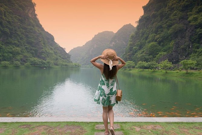 Ninh Binh Daily Tour: Hoa Lu- Am Tien Cave - Tam Coc- Bike - Bich Dong pagoda - Tam Coc sampan boat on the Ngo Dong River: sit back and let the countryside roll past