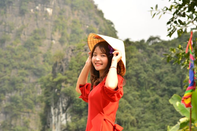 Ninh Binh Daily Tour: Hoa Lu - Am Tien Cave- Trang An boat ride - Trang An grottoes sampan cruise: nearly 3 hours through caves and calm river bends