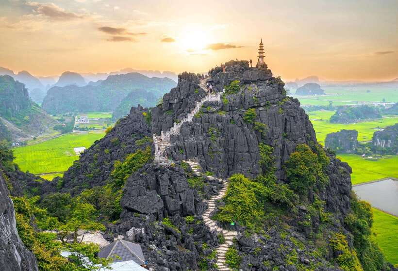 Ninh Binh Day Tour: Bai Dinh, Trang An, Mua Cave from Hanoi - Bai Dinh Pagoda: Giant Bronze Bells and 100-Ton Buddha