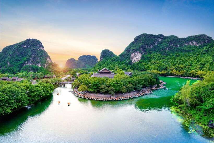 Ninh Binh Day Tour: Bai Dinh, Trang An, Mua Cave from Hanoi - Mua Cave and Hang Mua: Nearly 500 Steps to Big Views
